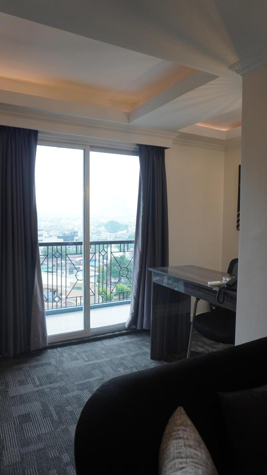 Апартаменты Makati Isabela Luxury Манила Экстерьер фото