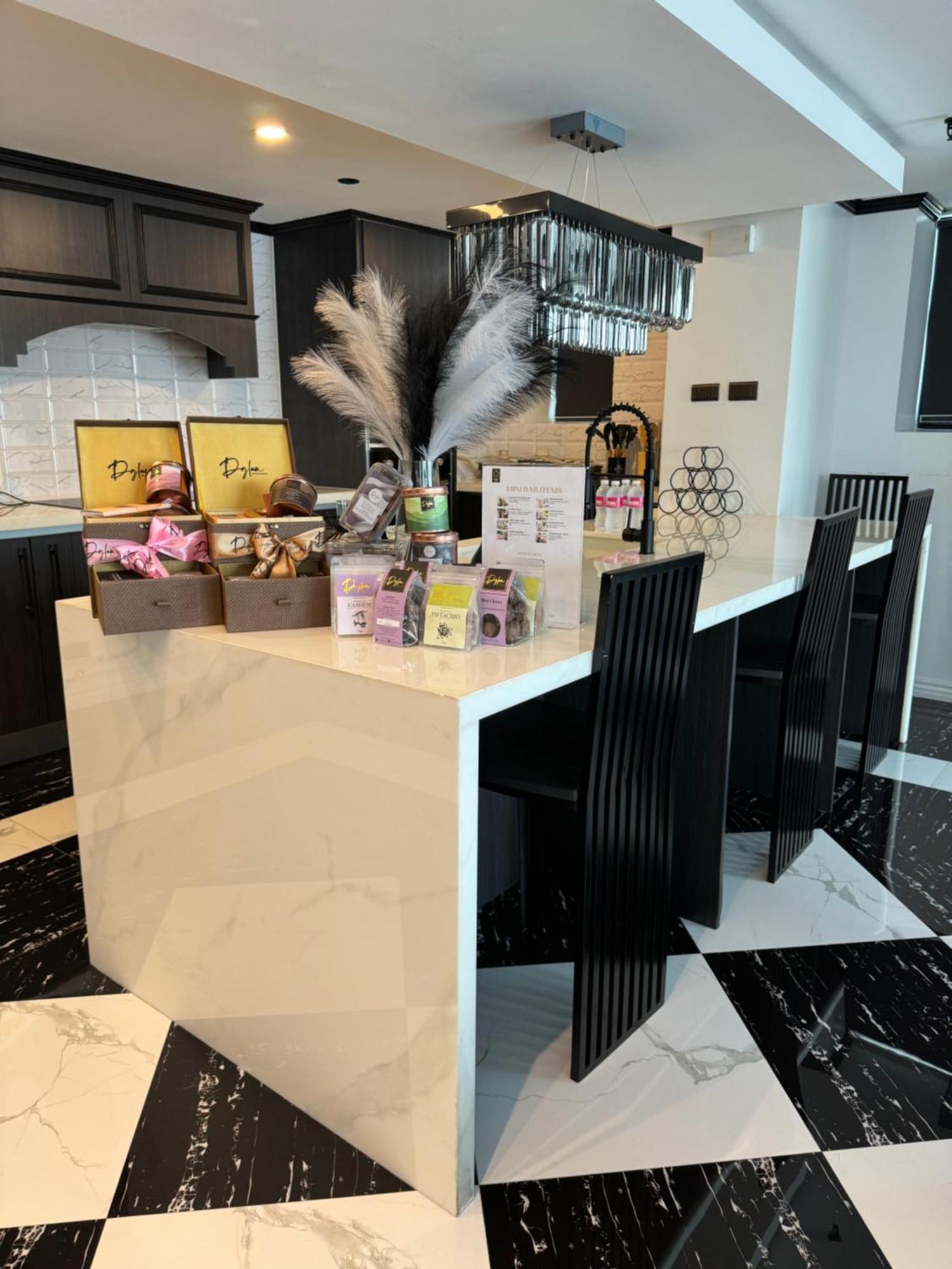 Апартаменты Makati Isabela Luxury Манила Экстерьер фото