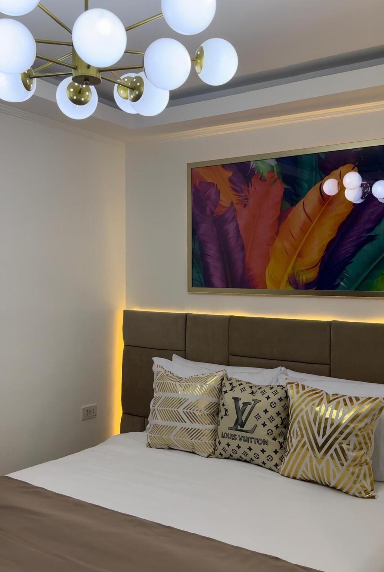 Апартаменты Makati Isabela Luxury Манила Экстерьер фото